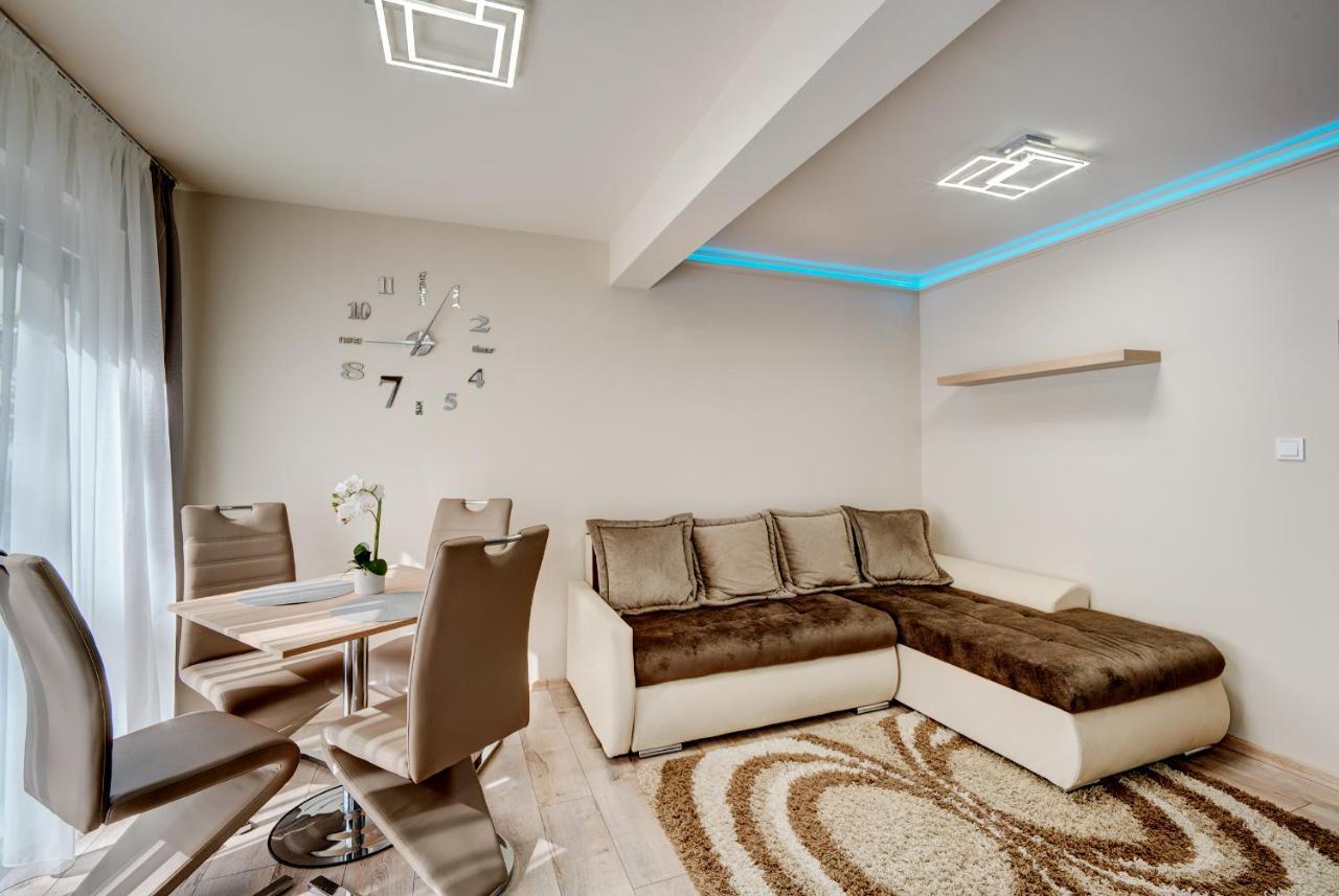 Hajnal Apartman Appartement Szeged Buitenkant foto
