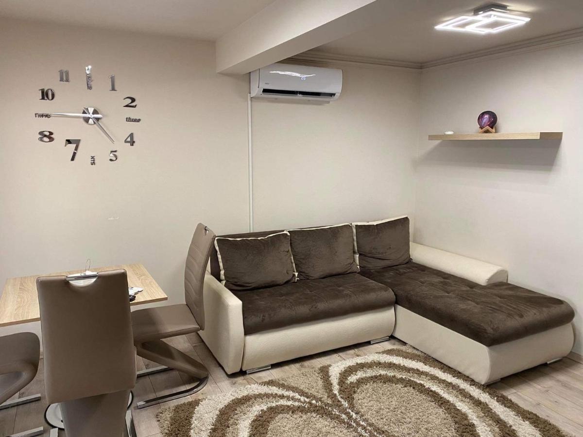 Hajnal Apartman Appartement Szeged Buitenkant foto