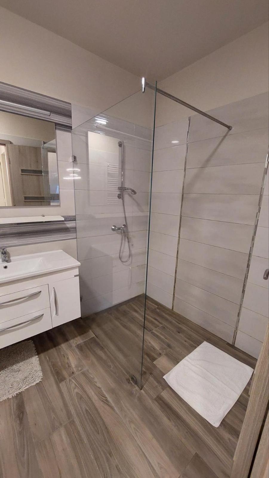Hajnal Apartman Appartement Szeged Buitenkant foto